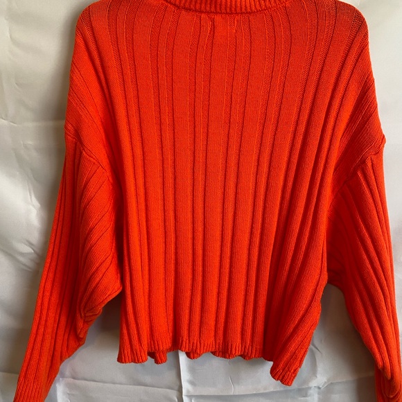 Sweater size large - Picture 3 of 8